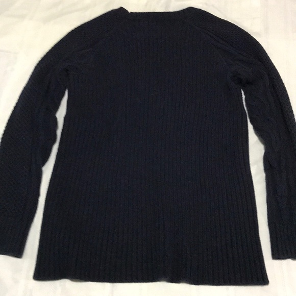 Beautiful sweater - Picture 8 of 9